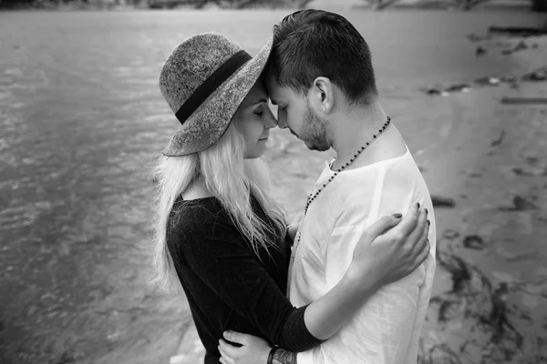 Paar liefde strand romantiek — Stockfoto