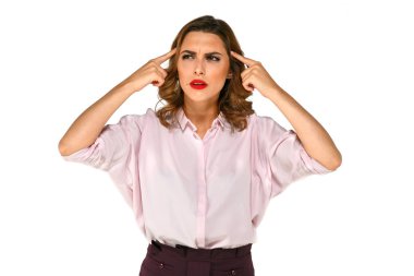 Bir şey hatırlamaya çalışarak iş kadını