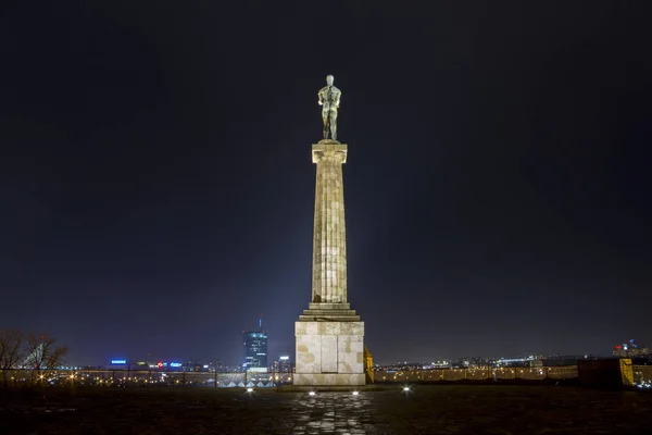 Statua di Pbednkin (Victor) sulla fortezza di Kalemegdan a Belgrado, Serbia — Foto Stock