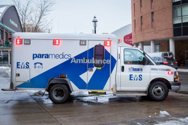 Toronto Ems Cctu 88 Chevy sağlık görevlileri ambulans operasyonda