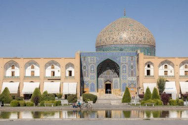 Isfahan, Iran - 7 Ağustos 2016: Şeyh Lütfullah Camii Nakş-ı Cihan Meydanı'na gördüm