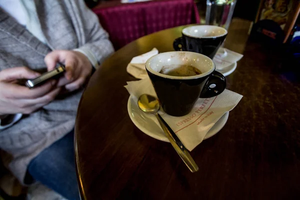 Empty espresso coffee cups on a cafe table — Stock Photo, Image