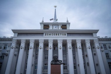 TIRASPOL, TRANSNITRIA (MOLDOVA) - AUGUST 12, 2016: Statue of Lenin in front of the House of the Soviets in Tiraspol, the capital city of the disputed territory of Transnistria clipart