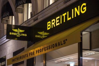 Viyana, Avusturya - 6 Kasım 2019: Viyana 'daki kuyumcu dükkanlarının logosu. Breitling, havacılık sektöründe kullanılan kronograflar ve saatlerle ünlü İsviçreli lüks bir saatçidir.