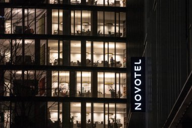 Viyana, Avusturya - 6 Kasım 2019: Viyana 'daki ana otellerinin logosu. Novotel, Avrupa ve Dünya 'da yayılmış bir otel zinciri.