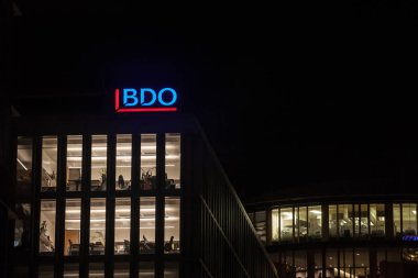Viyana, Avusturya - 6 Kasım 2019: Viyana 'daki ana ofislerinin önünde Bdo logosu. Bdo ya da Binder Dijker Otte, Belçikalı muhasebe, vergi danışmanlık ve profesyonel hizmet şirketidir.