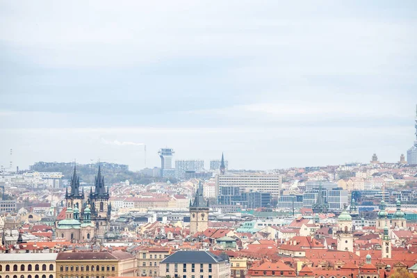 Panorama Pragi Czechy Widziana Szczytu Zamku Podczas Jesiennego Pochmurnego Popołudnia — Zdjęcie stockowe