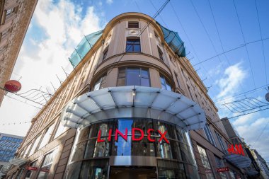 Brno, Çek Cumhuriyeti - 5 Kasım 2019: Brno için mağazalarının önünde Lindex logosu. Lindex, İsveçli moda üreticisi, tasarımcı ve perakende zinciri.
