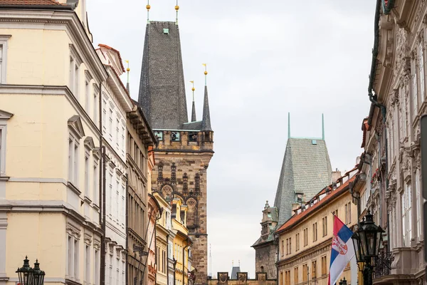 Malostranska Mostecka Vez Pradze Czechy Otoczeniu Wąskich Średniowiecznych Ulic Domów — Zdjęcie stockowe