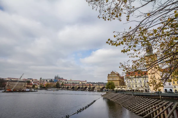 Panorama Ciudad Vieja Praga República Checa Con Enfoque Puente Carlos — Foto de Stock