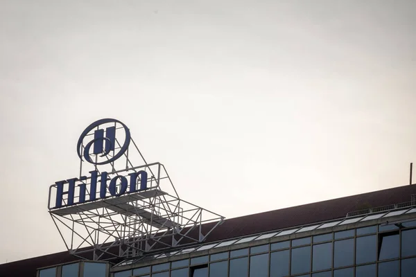 Praag Tsjechië November 2019 Hilton Logo Hun Hoofdhotel Voor Praag — Stockfoto