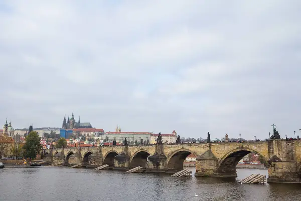 Çek Cumhuriyeti Nin Prag Şehrinin Panorama Kentinde Vltava Nehrinden Görülen — Stok fotoğraf