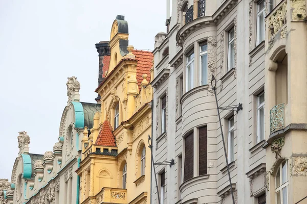 Τυπική Αυστρο Ουγγρική Πρόσοψη Ενός Μπαρόκ Διαμέρισμα Κατοικιών Ένα Δρόμο — Φωτογραφία Αρχείου
