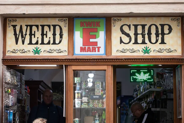 Praga Czechy Listopada 2019 Sklepy Ziołowe Centrum Pragi Sprzedające Marihuanę — Zdjęcie stockowe