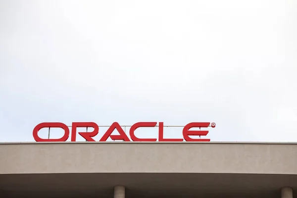 Prague Czechia November 2019 Logo Oracle Pada Kantor Utama Mereka — Stok Foto