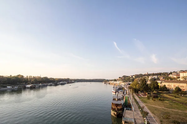 Vista Orilla Del Río Sava Belgrado Serbia Con Fortaleza Kalemegdan — Foto de Stock