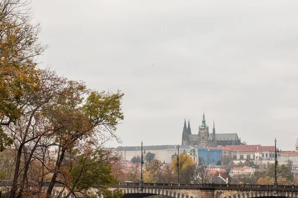 Sonbaharda Çek Cumhuriyeti Nin Prag Şehrinin Panorama Kenti Hradcany Tepesi — Stok fotoğraf