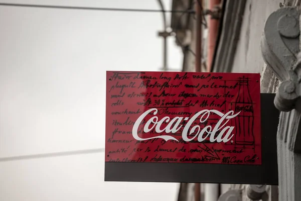 Prague Czechia Novembro 2019 Logotipo Coca Cola Uma Barra Revendedor — Fotografia de Stock