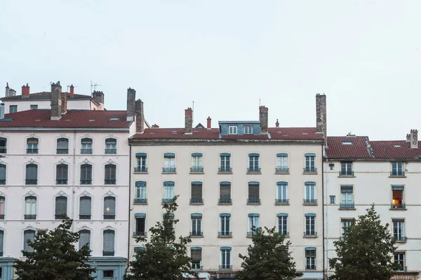 Hagyományos Francia Lakóépületek Századi Homlokzattal Place Bellecour Téren Lyon Belvárosának — Stock Fotó