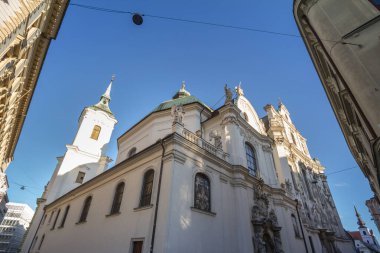 St. John Kilisesi, ayrıca Kostel svatych janu olarak da bilinir, Çek Cumhuriyeti 'nin Brno şehrinin tarihi merkezinde, Minoritska caddesinde sonbaharda. Saint John Kilisesi, Moravya 'nın büyük bir ortaçağ kilisesidir.