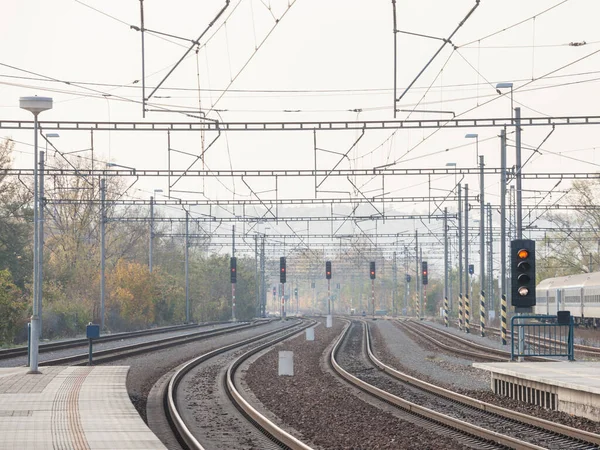 Yakın Zamanda Orta Avrupa Nın Başkentindeki Bir Banliyö Tren Istasyonunun — Stok fotoğraf