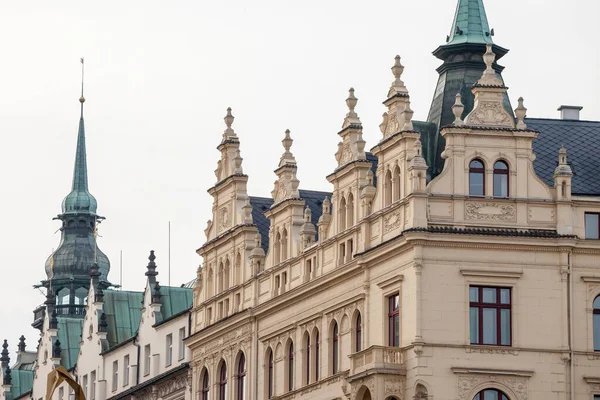 Austro Węgierska Fasada Barokowego Apartamentowca Przy Ulicy Starego Miasta Historyczne — Zdjęcie stockowe