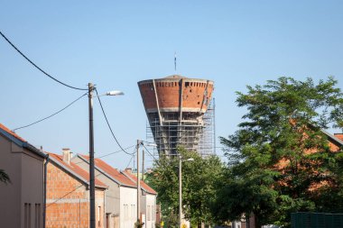 Vukovar 'dan gelen su kulesi, Sırp ve Hırvat güçlerine karşı çıkan 1991-1995 ihtilafından kalma mermi ve füze delikleriyle dolu. Su kulesi savaşın sembolü oldu.
