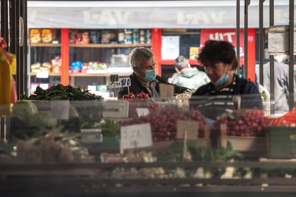 Belgrade Serbie Avril 2020 Vieil Homme Marchand Sur Marché Vert — Photo