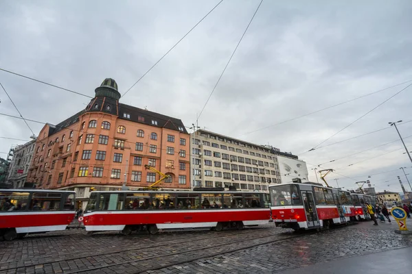 Brno Tsjechie November 2019 Twee Trams Kruisen Elkaar Snel Met — Stockfoto