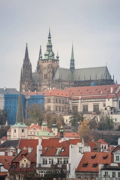 Çek Cumhuriyeti Nin Prag Şehrinin Panorama Kentinde Vltava Nehrinden Görülen — Stok fotoğraf