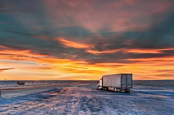 Colorado, Rock Springs, USA 15 / 02 / 17 Fermata camion e nuvole Immagini Stock Royalty Free