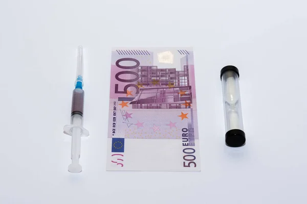 Syringe vaccine, timer and euro bills. Expensive medicine concept. — Stockfoto