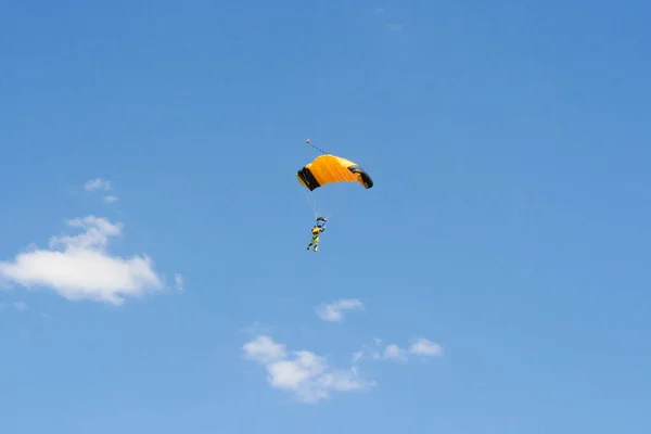 Colorful Parachute Clear Blue Summer Sky Extreme Air Entertainments — Stock Photo, Image