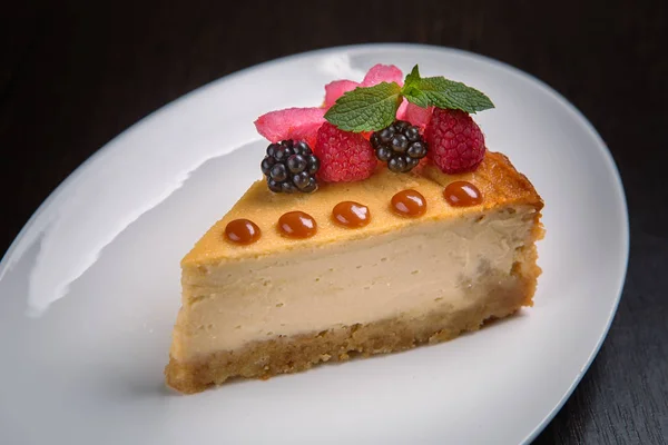 Gâteau au fromage aux mûres — Photo