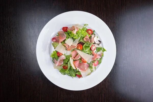 Gemüse Salat Fleisch Fisch Champignons Käse — Stockfoto