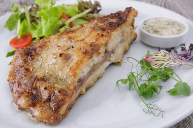 Fried pisi balığı sebze ile