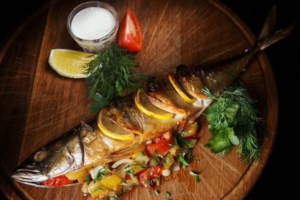 Sebzeli fırında uskumru