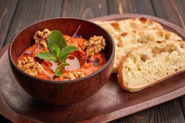 Muhammara, doğu atıştırmalığı.