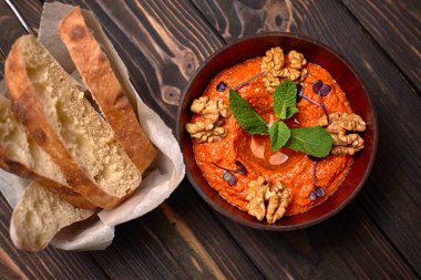 Muhammara, doğu atıştırmalığı.