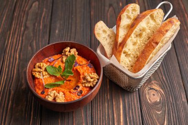 Muhammara, doğu atıştırmalığı.