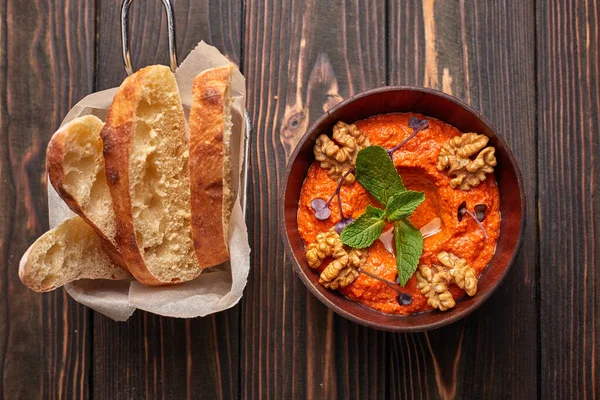 Muhammara, doğu atıştırmalığı.