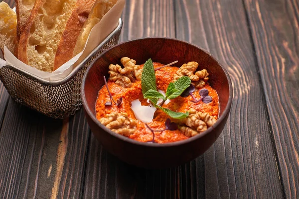 Muhammara, doğu atıştırmalığı.