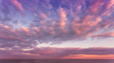 Yükseklerden güzel bir gün batımı