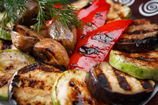 Izgarada pişmiş sebze, dolmalık biber, mantar, şampiyon, patlıcan, kabak.