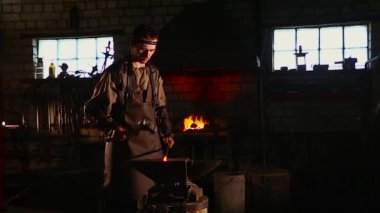Serin demirci portre atölye