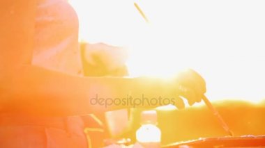 Kadın sanatçı resim resim açık havada görünümünü kapat