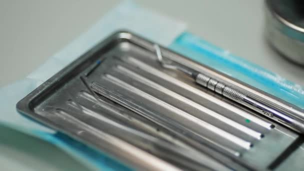 Narzędzia dla zębów dentystycznych zbliżenie — Wideo stockowe