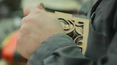 Atılgan erkek el üretmek Bileme ve köşeleri ağaç ürünleri kullanarak el ile makine sıyırma için yuvarlama.