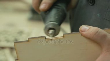 Atılgan erkek el üretmek Bileme ve köşeleri ağaç ürünleri kullanarak el ile makine sıyırma için yuvarlama.