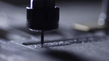 Modern üretim alüminyum levhalar oluşturulması için. Güzel Delme işlemi